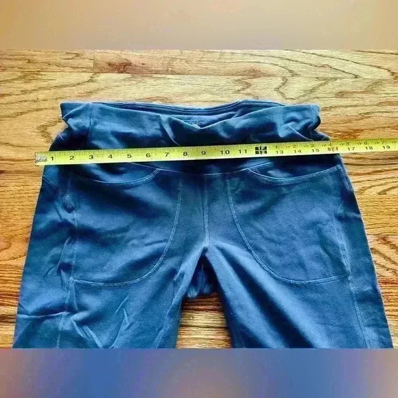 ATHLETA BALANCE WIDE CROP - GRAY - SMALL - Picture 6 of 9